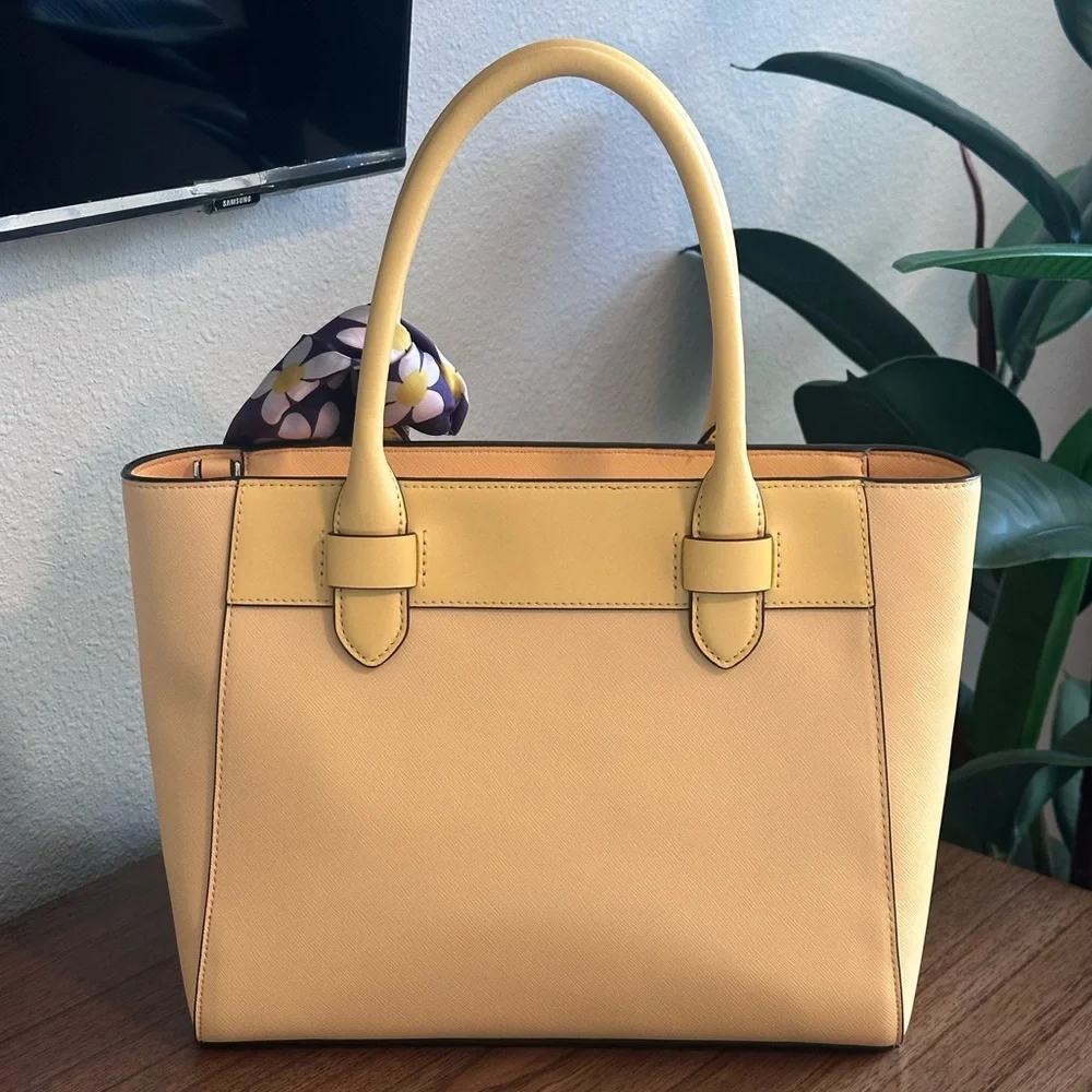 Kate Spade New York Melanie Satchel - Like New! - Picture 4 of 12